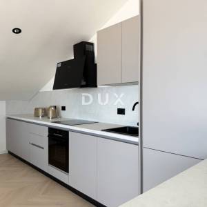 OPATIJA, CENTAR - penthouse u centru Opatije s više terasa, panoramski pogled, garaža, 200 metara od Lungomare