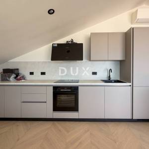 OPATIJA, CENTAR - penthouse u centru Opatije s više terasa, panoramski pogled, garaža, 200 metara od Lungomare