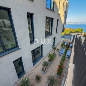 OPATIJA, CENTAR - prestižan penthouse iznad centra Opatije u novogradnji posebnog arhitektonskog karaktera