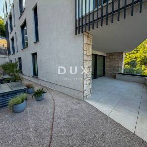 OPATIJA, CENTAR - prestižan penthouse iznad centra Opatije u novogradnji posebnog arhitektonskog karaktera
