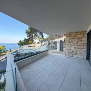 OPATIJA, CENTAR - prestižan penthouse iznad centra Opatije u novogradnji posebnog arhitektonskog karaktera