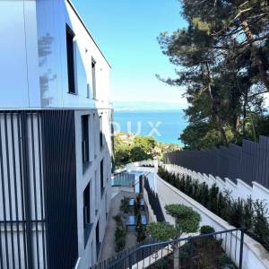 OPATIJA, CENTAR - prestižan penthouse iznad centra Opatije u novogradnji posebnog arhitektonskog karaktera