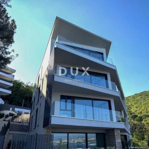 OPATIJA, CENTAR - prestižan penthouse iznad centra Opatije u novogradnji posebnog arhitektonskog karaktera