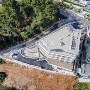 OPATIJA, CENTAR - prestižan penthouse iznad centra Opatije u novogradnji posebnog arhitektonskog karaktera