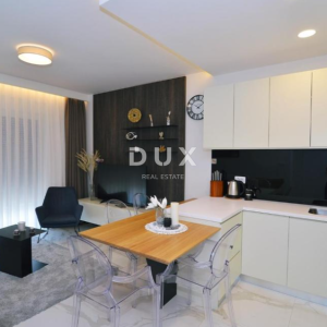 OPATIJA, CENTAR - rohbau butik hotel + zgrada sa 6 stanova + zemljište u centru Opatije, prilika za razvoj
