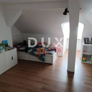 OPATIJA, CENTAR - stan 100m2 u prekrasnoj austrougarskoj vili s prekrasnim pogledom na more 