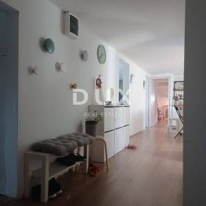 OPATIJA, CENTAR - stan 100m2 u prekrasnoj austrougarskoj vili s prekrasnim pogledom na more 