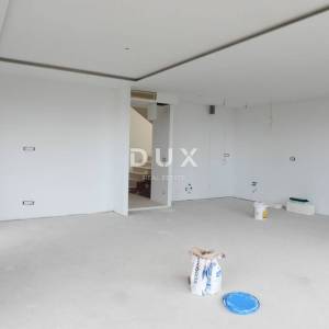 OPATIJA, IKA - novogradnja stan 101m2 samo 100 metara od mora, terasa, parking, spremište
