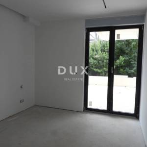 OPATIJA, IKA - novogradnja stan 101m2 samo 100 metara od mora, terasa, parking, spremište
