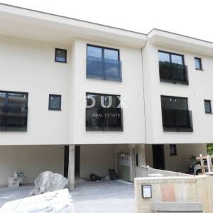 OPATIJA, IKA - novogradnja stan 101m2 samo 100 metara od mora, terasa, parking, spremište