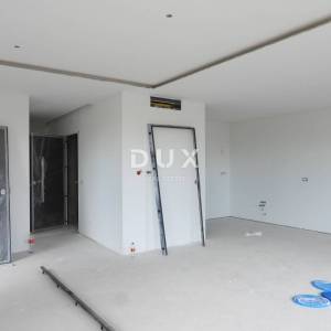 OPATIJA, IKA - novogradnja stan 101m2 samo 100 metara od mora, terasa, parking, spremište