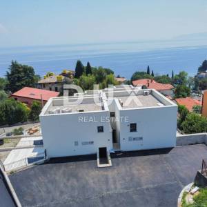 OPATIJA, LOVRAN - namješten dvoetažni stan s privatnim bazenom samo 150 metara od plaže, novogradnja