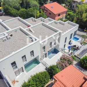 OPATIJA, LOVRAN - namješten dvoetažni stan s privatnim bazenom samo 150 metara od plaže, novogradnja