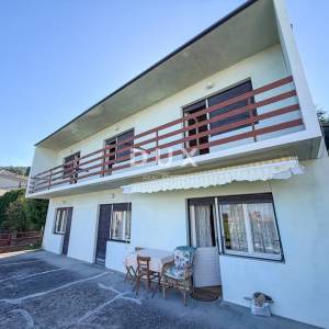 OPATIJA, LOVRAN - Samostojeća kuća i zemljište 1250m2 s pogledom na more samo 300m od centra