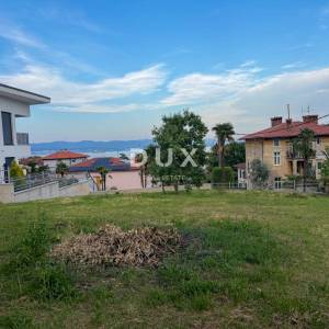 OPATIJA, LOVRAN - Samostojeća kuća i zemljište 1250m2 s pogledom na more samo 300m od centra