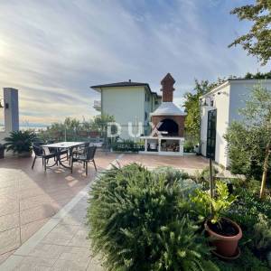 OPATIJA, LOVRAN - Turistički objekt s uređenima apartmanima – 300 m od mora!