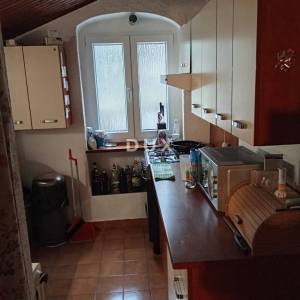 OPATIJA, MATULJI, JURDANI - kuća s garažom i 863 m2 okućnice!!! PRILIKA!!!