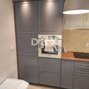 OPATIJA, MATULJI- kuća (zgrada) 440m2 s pogledom na more i s bazenom + uređena okućnica 1400m2