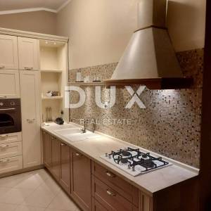 OPATIJA, MATULJI- kuća (zgrada) 440m2 s pogledom na more i s bazenom + uređena okućnica 1400m2