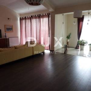OPATIJA, MATULJI- kuća (zgrada) 440m2 s pogledom na more i s bazenom + uređena okućnica 1400m2