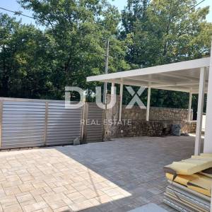 OPATIJA, MATULJI- kuća (zgrada) 440m2 s pogledom na more i s bazenom + uređena okućnica 1400m2
