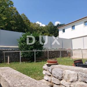 OPATIJA, MATULJI- kuća (zgrada) 440m2 s pogledom na more i s bazenom + uređena okućnica 1400m2