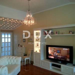 OPATIJA, MATULJI- kuća (zgrada) 440m2 s pogledom na more i s bazenom + uređena okućnica 1400m2