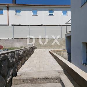 OPATIJA, MATULJI- kuća (zgrada) 440m2 s pogledom na more i s bazenom + uređena okućnica 1400m2