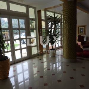OPATIJA, MATULJI- kuća (zgrada) 440m2 s pogledom na more i s bazenom + uređena okućnica 1400m2