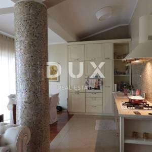 OPATIJA, MATULJI- kuća (zgrada) 440m2 s pogledom na more i s bazenom + uređena okućnica 1400m2