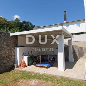 OPATIJA, MATULJI- kuća (zgrada) 440m2 s pogledom na more i s bazenom + uređena okućnica 1400m2