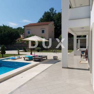 OPATIJA, MATULJI- kuća (zgrada) 440m2 s pogledom na more i s bazenom + uređena okućnica 1400m2