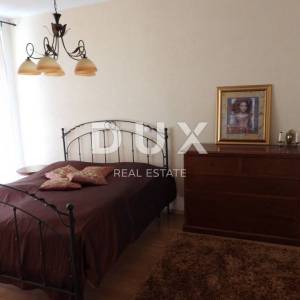 OPATIJA, MATULJI- kuća (zgrada) 440m2 s pogledom na more i s bazenom + uređena okućnica 1400m2