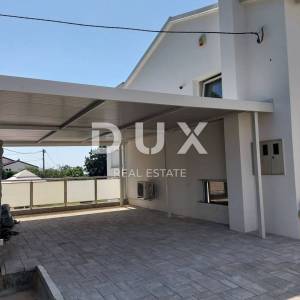 OPATIJA, MATULJI- kuća (zgrada) 440m2 s pogledom na more i s bazenom + uređena okućnica 1400m2