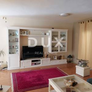OPATIJA, MATULJI- kuća (zgrada) 440m2 s pogledom na more i s bazenom + uređena okućnica 1400m2