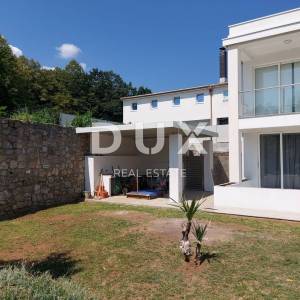OPATIJA, MATULJI- kuća (zgrada) 440m2 s pogledom na more i s bazenom + uređena okućnica 1400m2