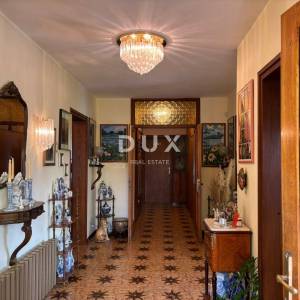 OPATIJA, MATULJI - Obiteljska vila  s dva stana , garažom i bazenom! 
