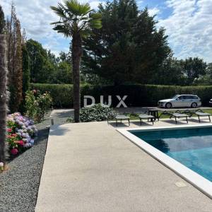 OPATIJA, MATULJI - Obiteljska vila  s dva stana , garažom i bazenom! 