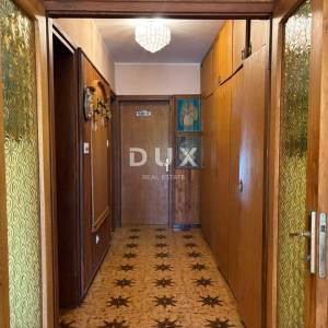 OPATIJA, MATULJI - Obiteljska vila  s dva stana , garažom i bazenom! 