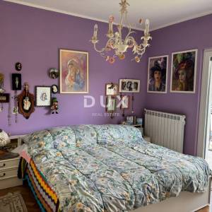 OPATIJA, MATULJI - Obiteljska vila  s dva stana , garažom i bazenom! 