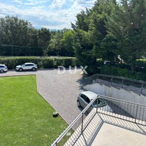 OPATIJA, MATULJI - Obiteljska vila  s dva stana , garažom i bazenom! 