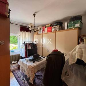 OPATIJA, MATULJI - Obiteljska vila  s dva stana , garažom i bazenom! 