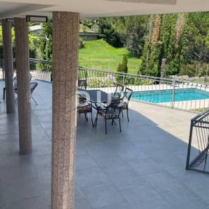 OPATIJA, MATULJI - Obiteljska vila  s dva stana , garažom i bazenom! 