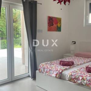 OPATIJA, MATULJI - Obiteljska vila  s dva stana , garažom i bazenom! 