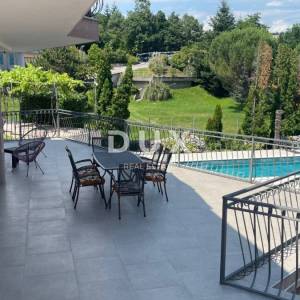 OPATIJA, MATULJI - Obiteljska vila  s dva stana , garažom i bazenom! 