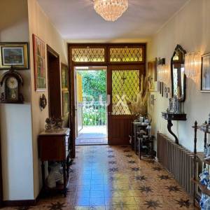 OPATIJA, MATULJI - Obiteljska vila  s dva stana , garažom i bazenom! 