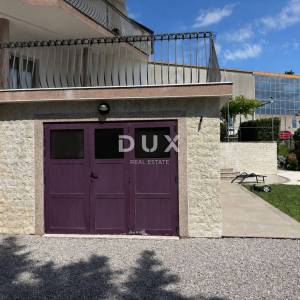 OPATIJA, MATULJI - Obiteljska vila  s dva stana , garažom i bazenom! 