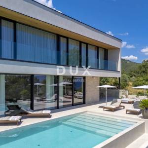 OPATIJA, MOŠĆENIČKA DRAGA - luksuzna vila s bazenom na vrh poziciji s panoramskim pogledom na more