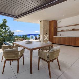 OPATIJA, MOŠĆENIČKA DRAGA - luksuzna vila s bazenom na vrh poziciji s panoramskim pogledom na more