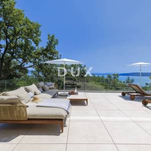 OPATIJA, MOŠĆENIČKA DRAGA - luksuzna vila s bazenom na vrh poziciji s panoramskim pogledom na more